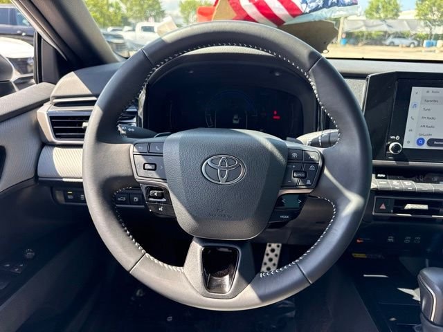 2025 Toyota Camry SE - Photo 17