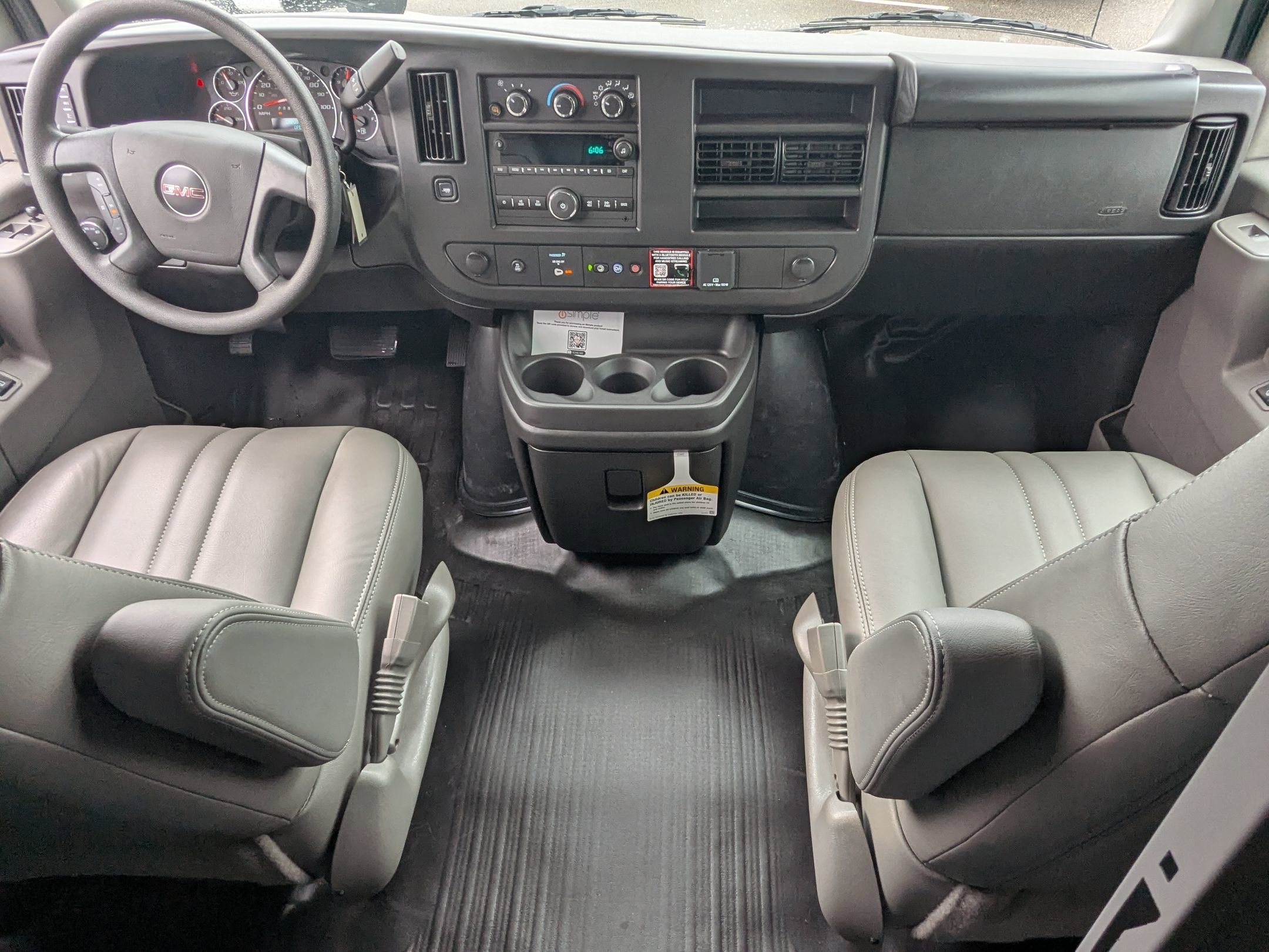2025 GMC Savana Cargo Work Van - Photo 17
