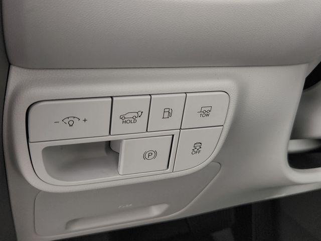 New 2026 White Hyundai SEL 8P image 24