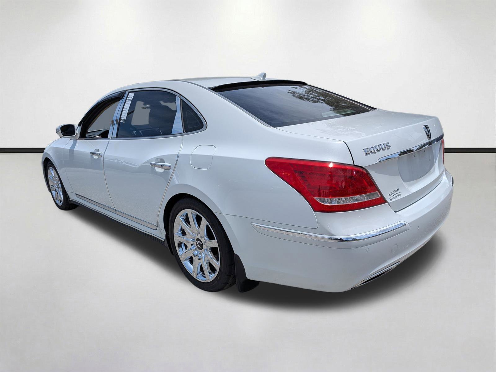 Used 2012 White Satin Pearl Hyundai Signature image 6