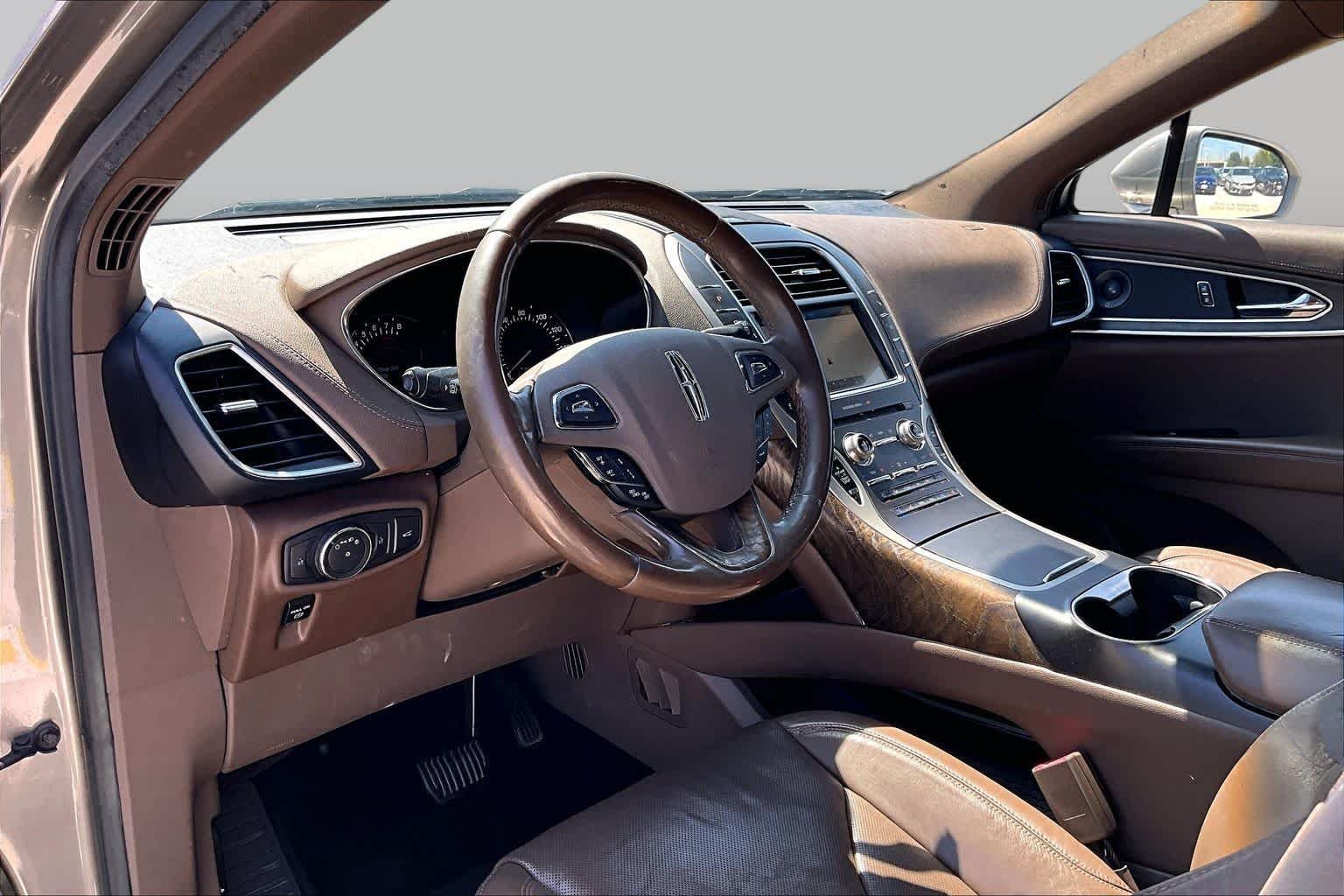 Used 2016 Luxe Lincoln Reserve image 16