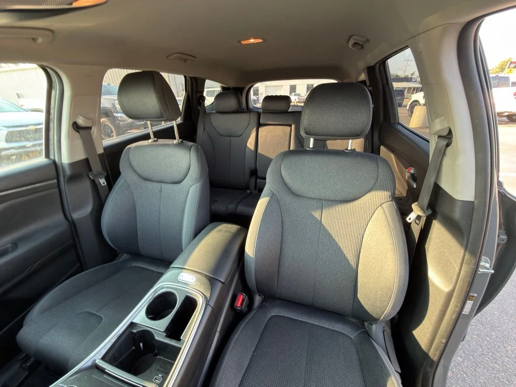 Used 2022 Gray Hyundai SE image 11