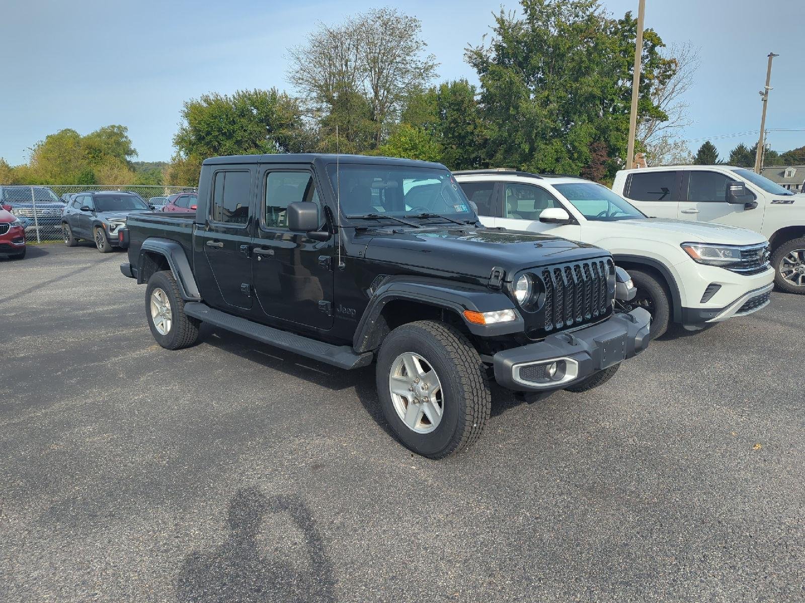 Used 2023 Black Clearcoat Jeep Sport S image 9