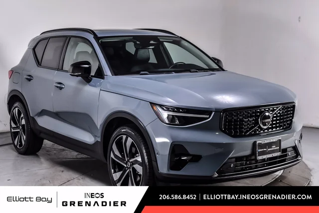 2023 Volvo XC40 B5 Plus Dark Theme