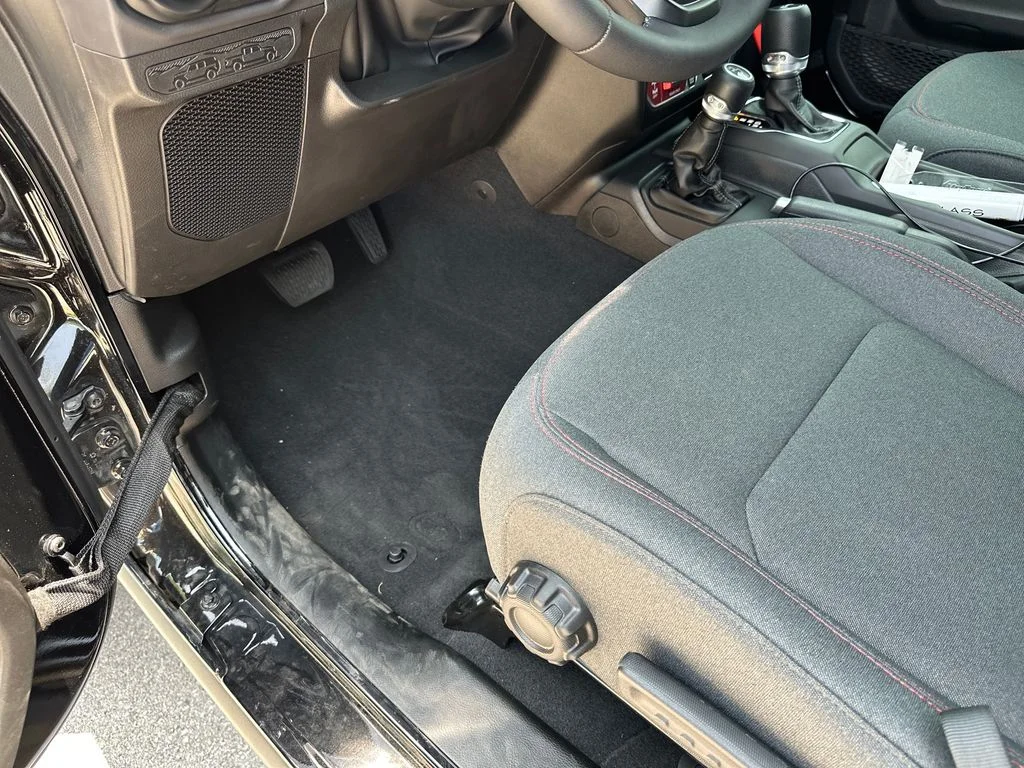 2025 Jeep Wrangler 4-Door Rubicon - Photo 23