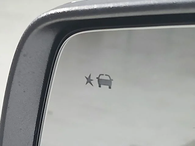 Used 2023 White GMC AT4 image 22