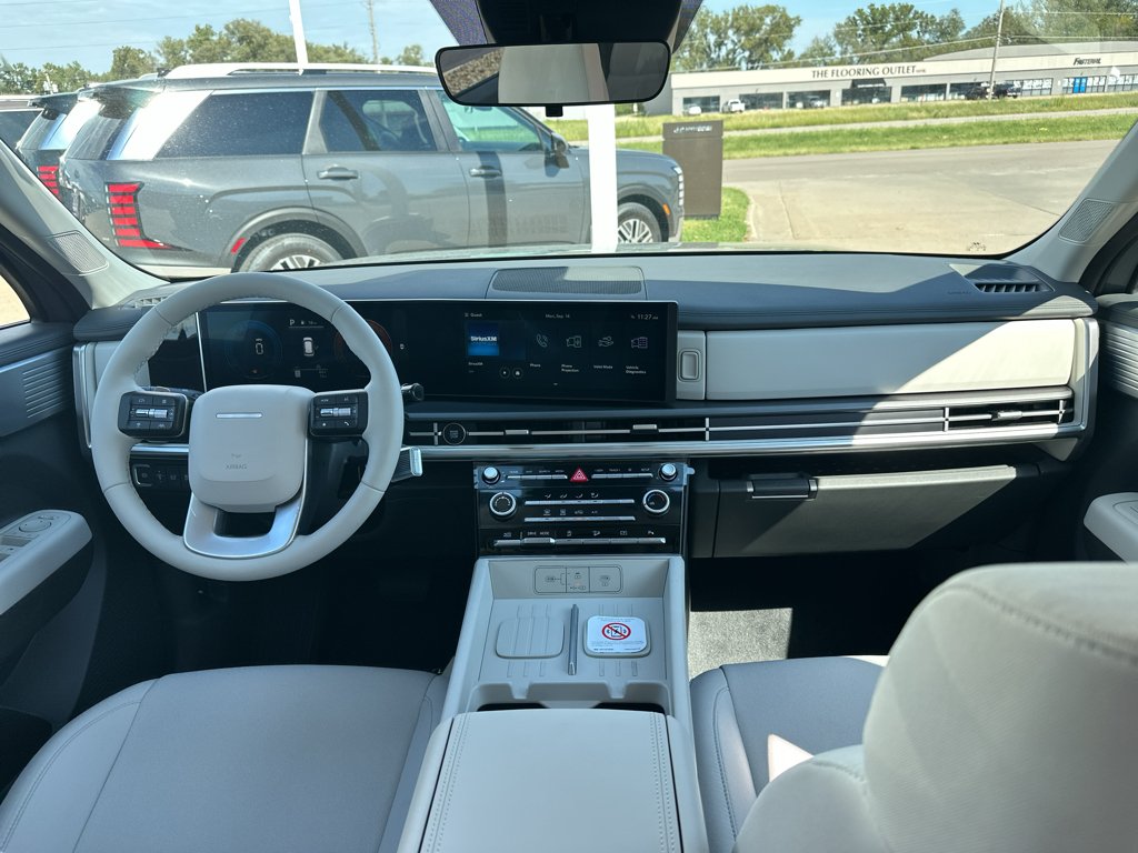 New 2027 Hampton Gray Hyundai SE image 3