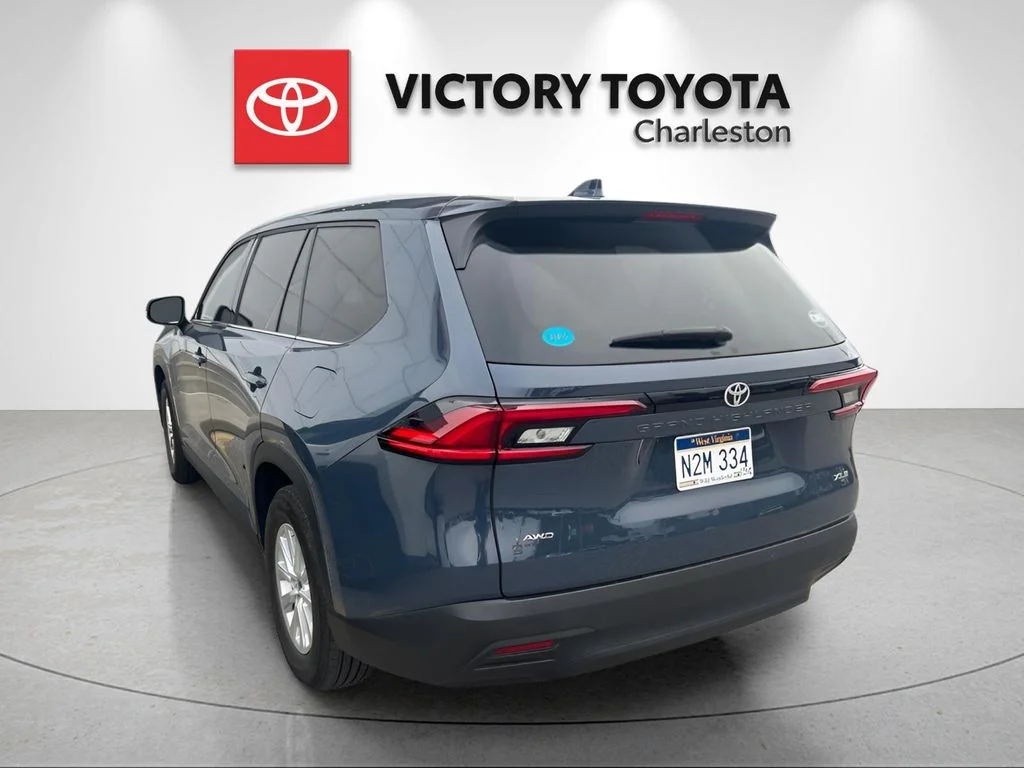 Used 2025 White Toyota XLE image 6