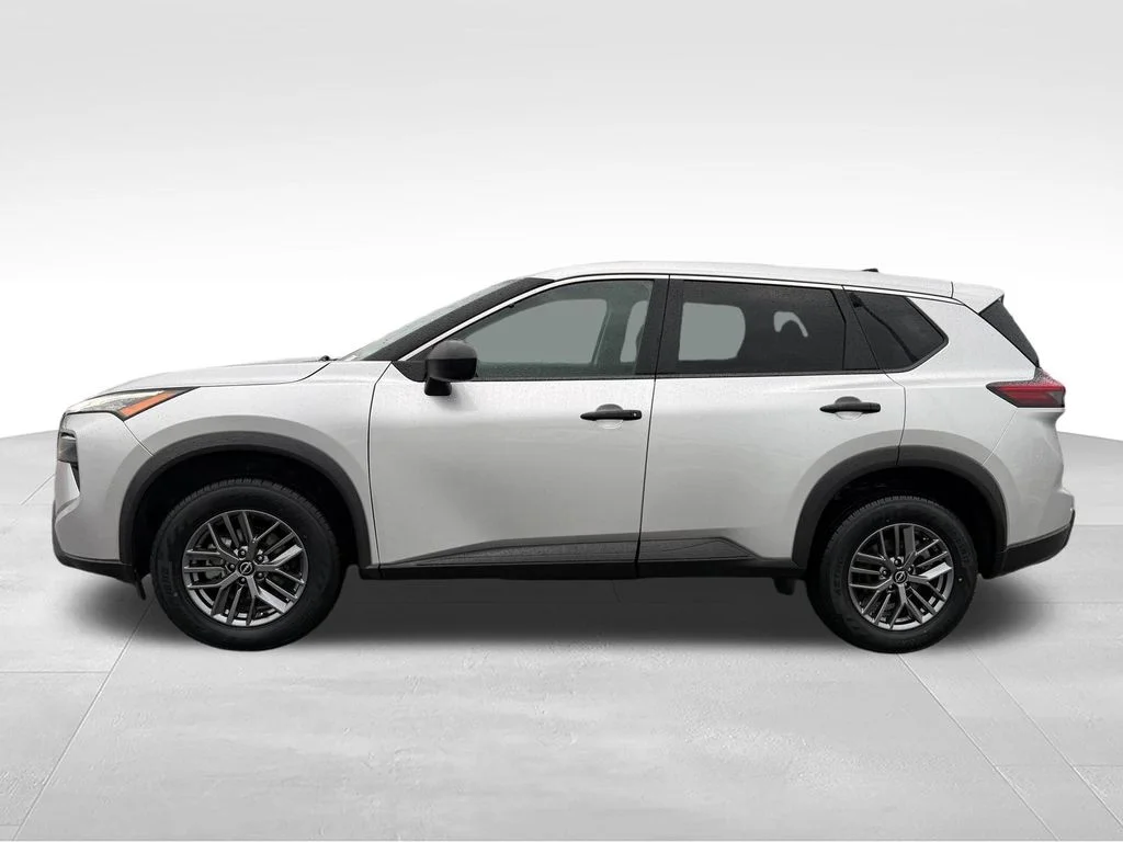 Used 2024 Silver Nissan S image 4