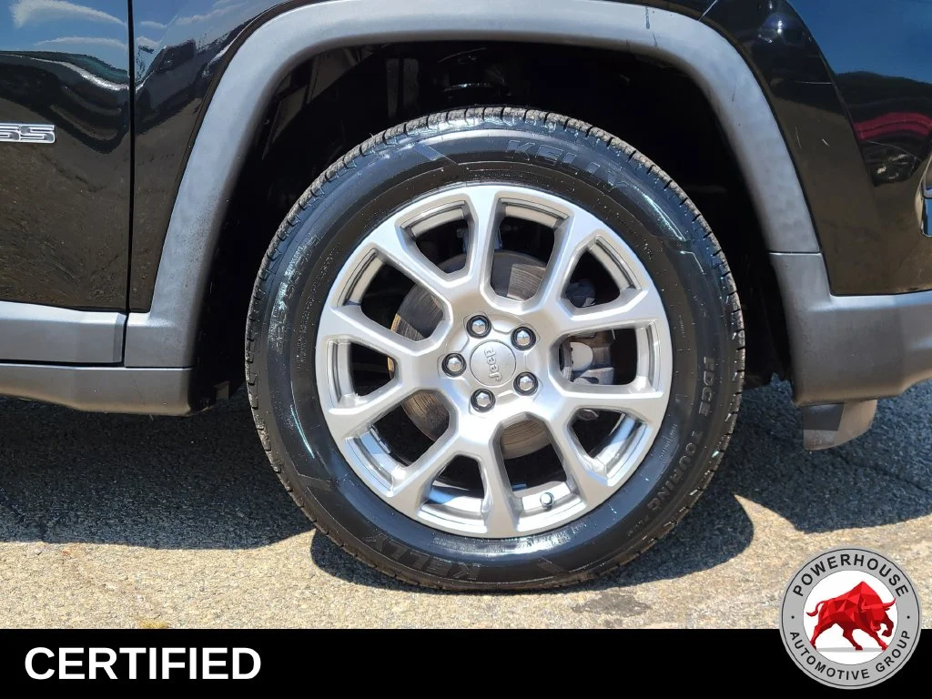 Used 2022 Black Jeep Latitude Lux image 12