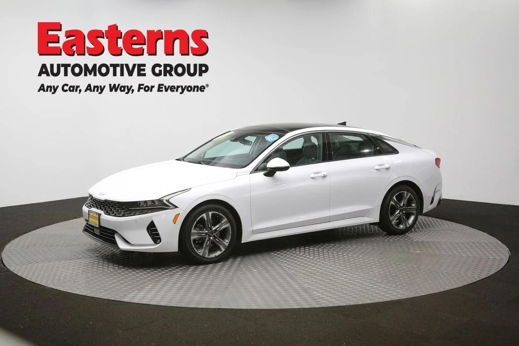 Used 2022 White Kia EX image 57