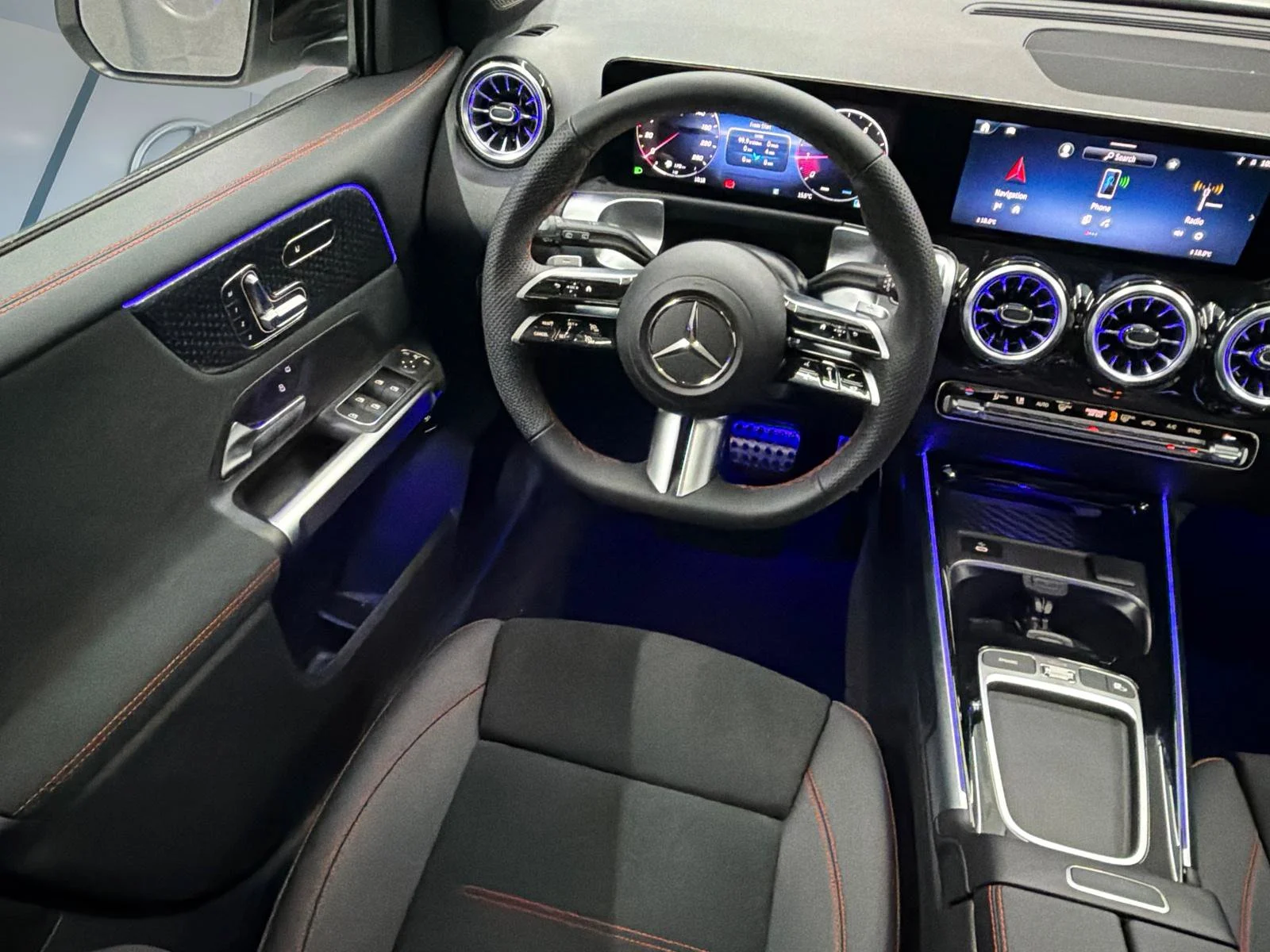 Used 2026 White Mercedes-Benz GLB 250 image 20