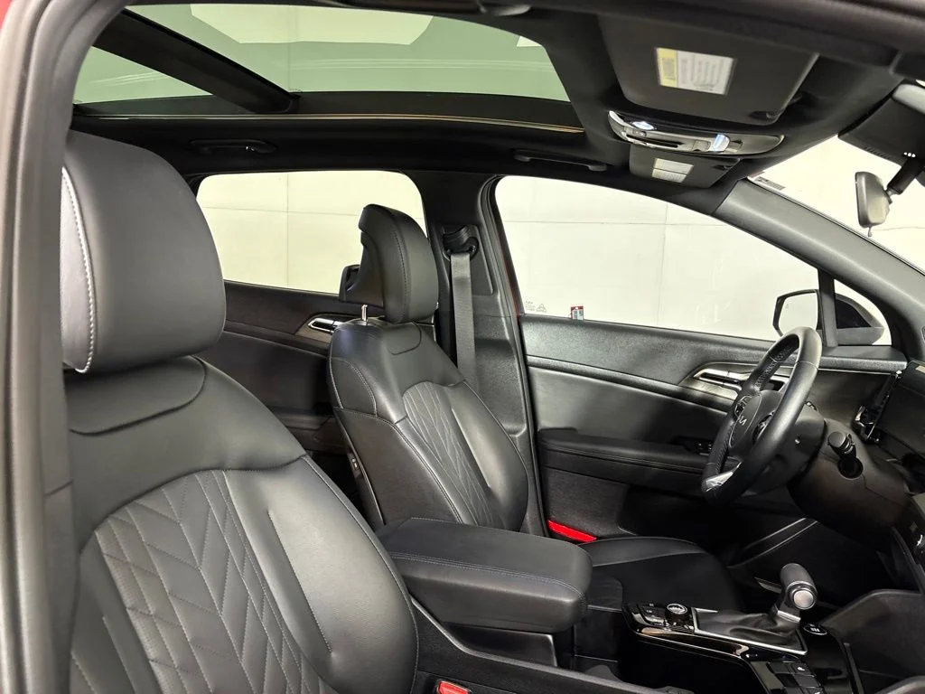 Used 2025 Red Kia X-Line image 18