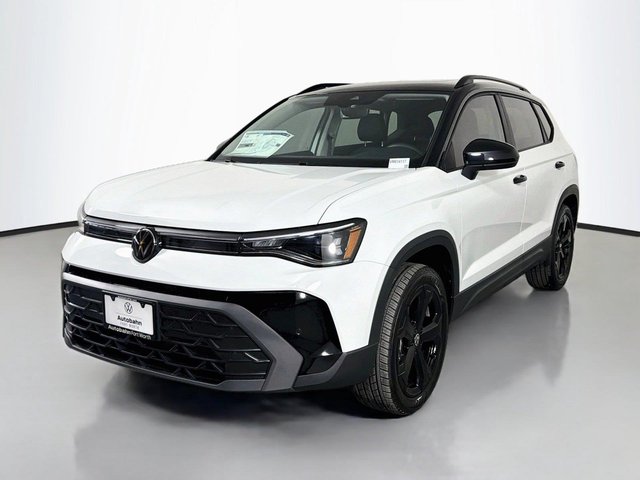 2027 Volkswagen Taos SE Black