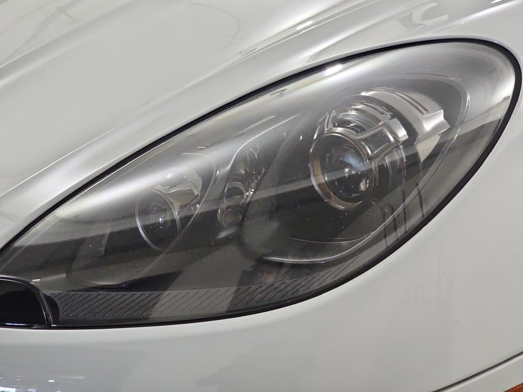 Used 2016 White Porsche Turbo image 33