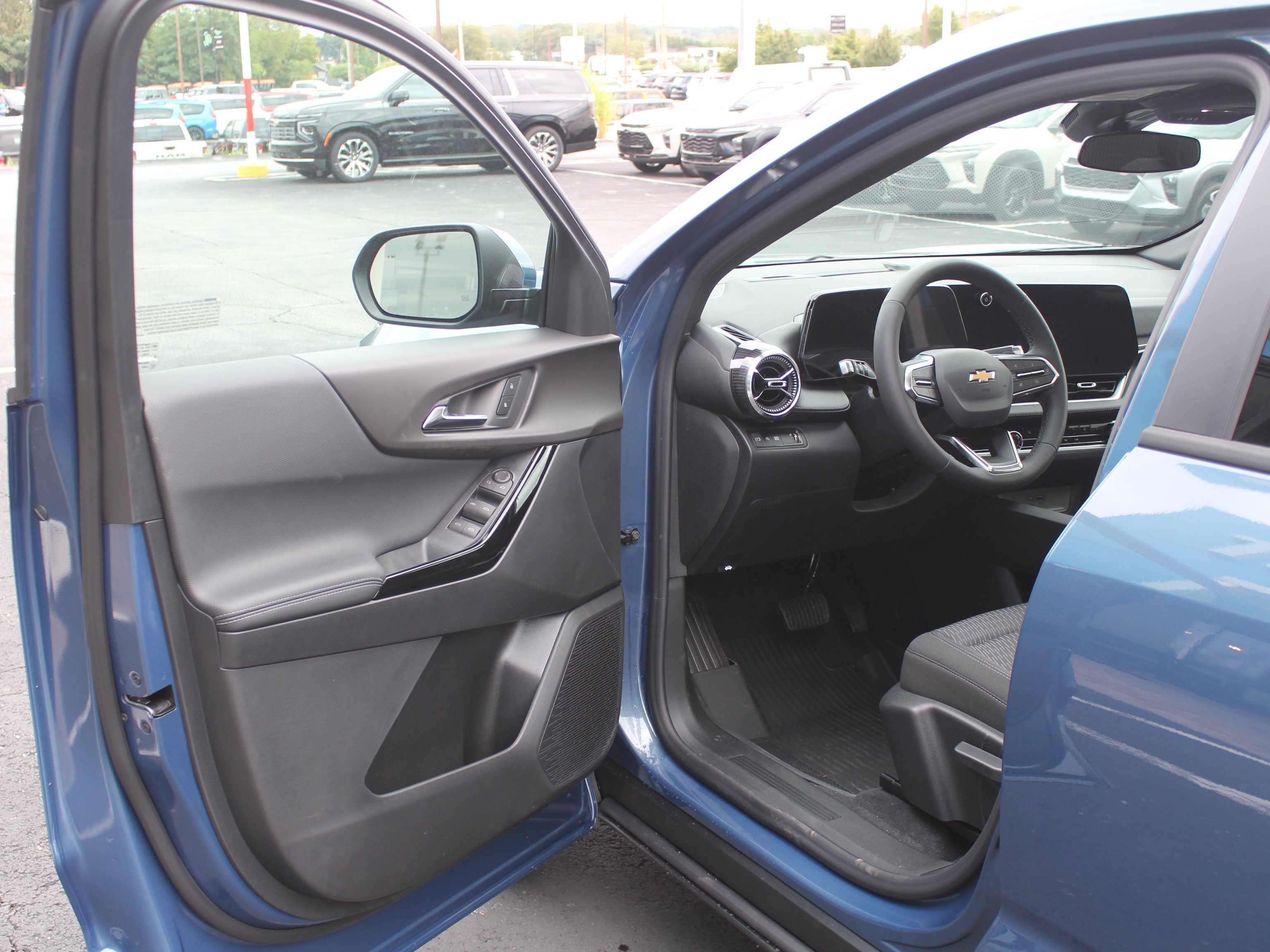 2027 Chevrolet Equinox LT - Photo 10