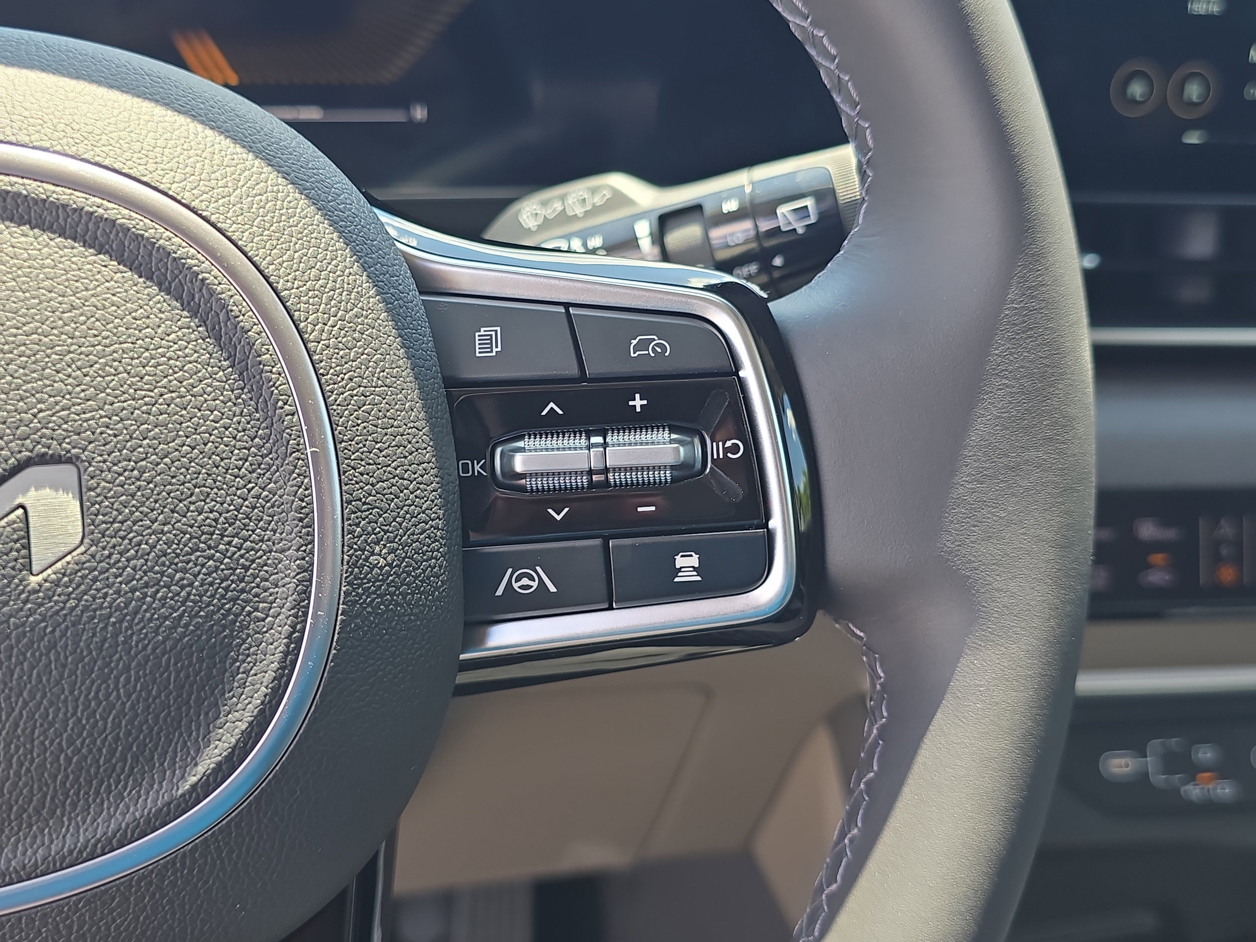 New 2026 Ivory Silver Kia EX image 33