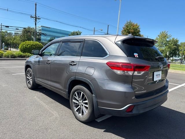 Used 2017 Gray Toyota XLE image 5