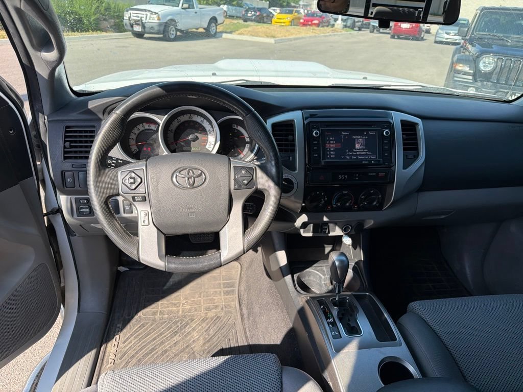 Used 2014 Super White Toyota Base image 19
