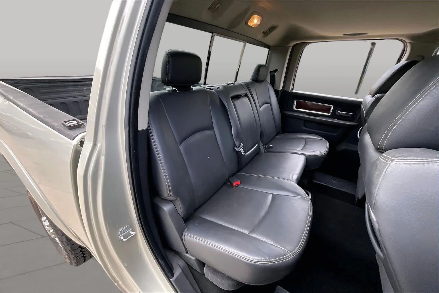Used 2010 Light Graystone Pearl Dodge Laramie image 18