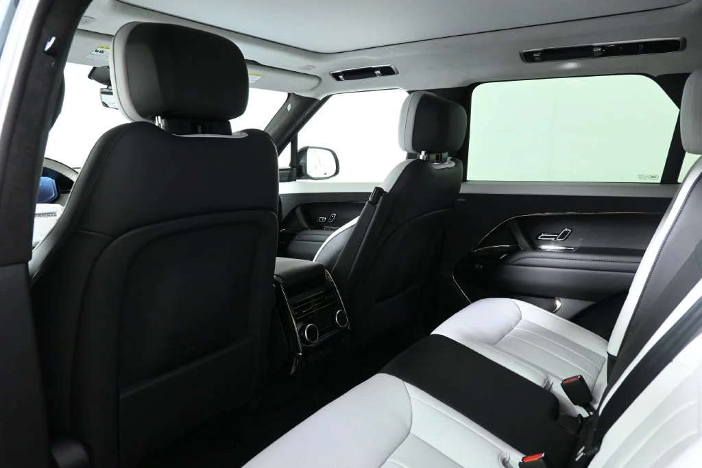 Used 2024 Green Land Rover Autobiography image 27