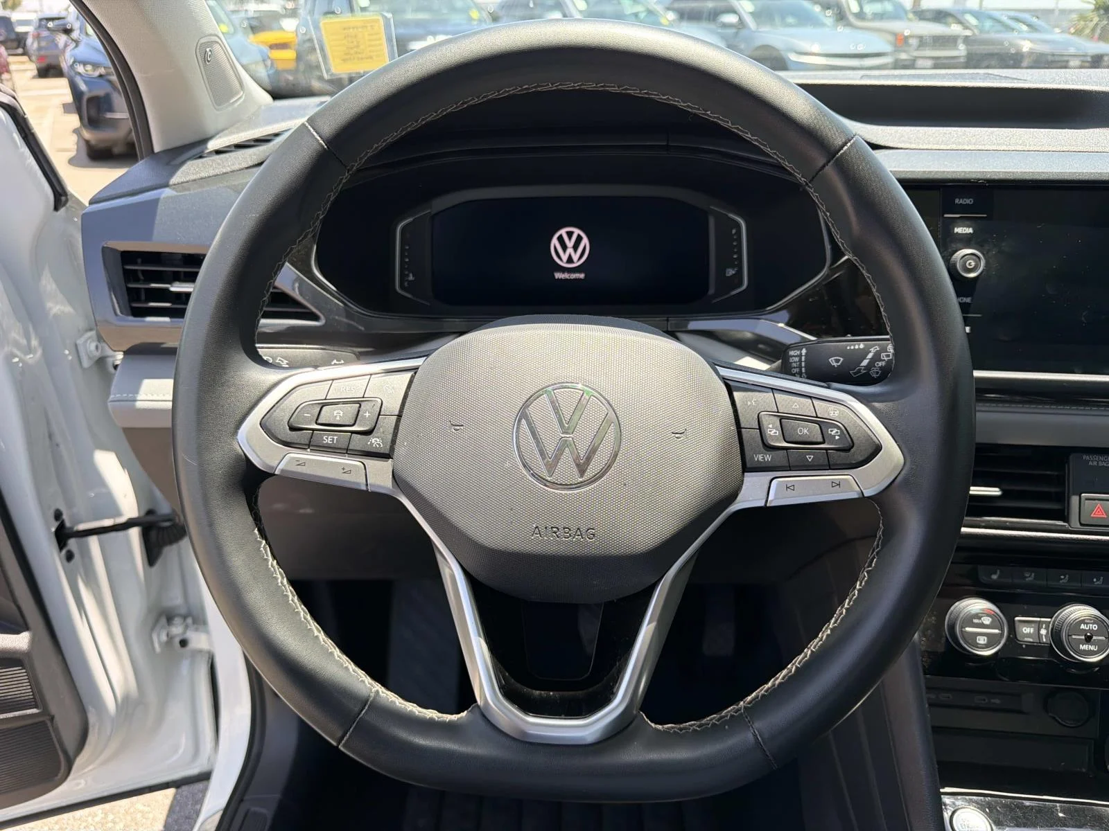 Used 2022 Pure White Volkswagen SEL FWD image 8