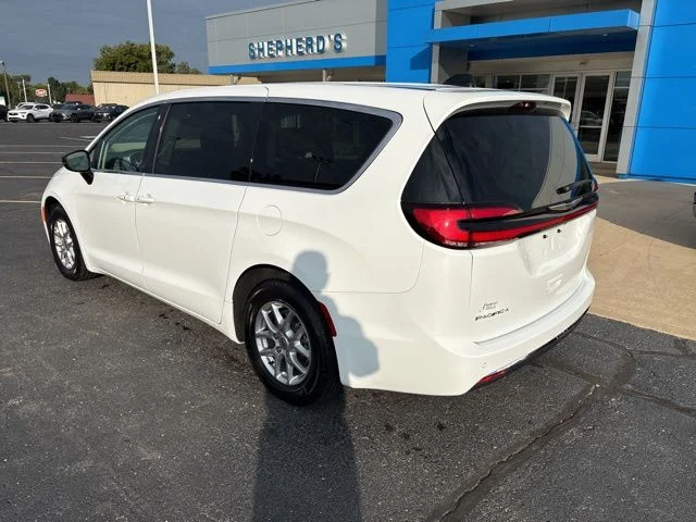 Used 2024 White Chrysler Touring L image 5