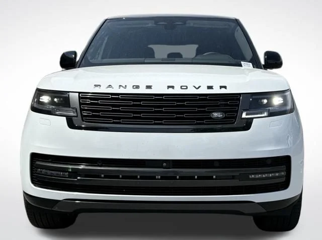 Used 2025 White Land Rover SE image 8