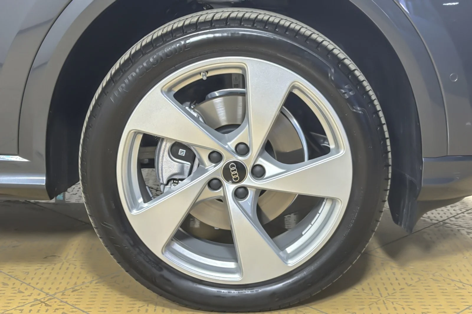 Used 2025 Tambora Gray Metallic Audi Premium Plus 2.0 TFSI quattro image 24