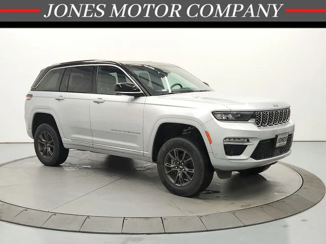 Used 2023 Silver Jeep Summit image 1