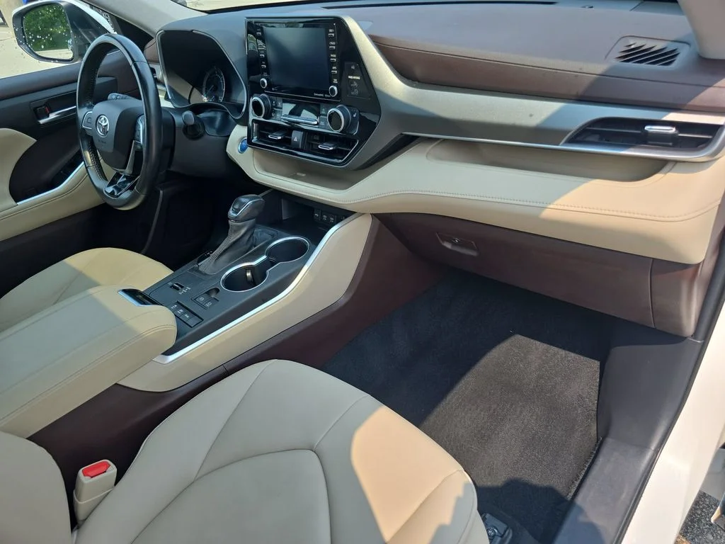 Used 2021  Toyota XLE image 39