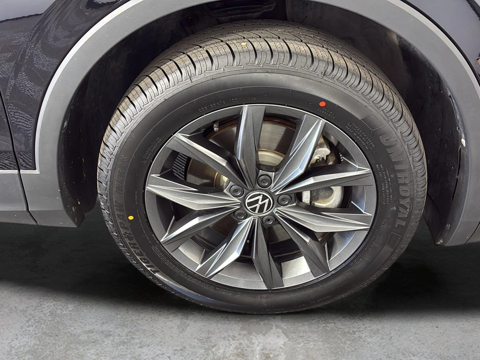 Used 2023  Volkswagen SE image 13
