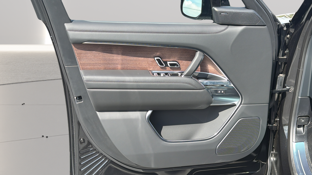 New 2026 Santorini Black Land Rover SE image 20