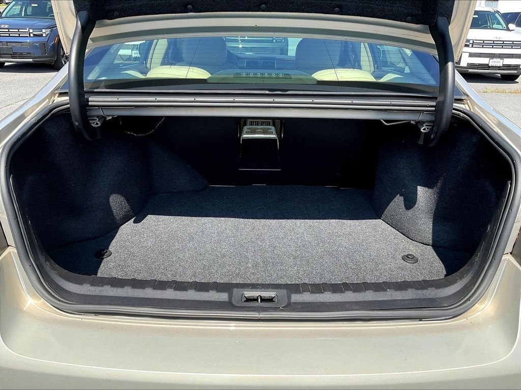Used 2008 Gold Buick CXL image 7