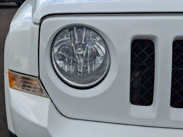 Used 2017 White Jeep Latitude image 13