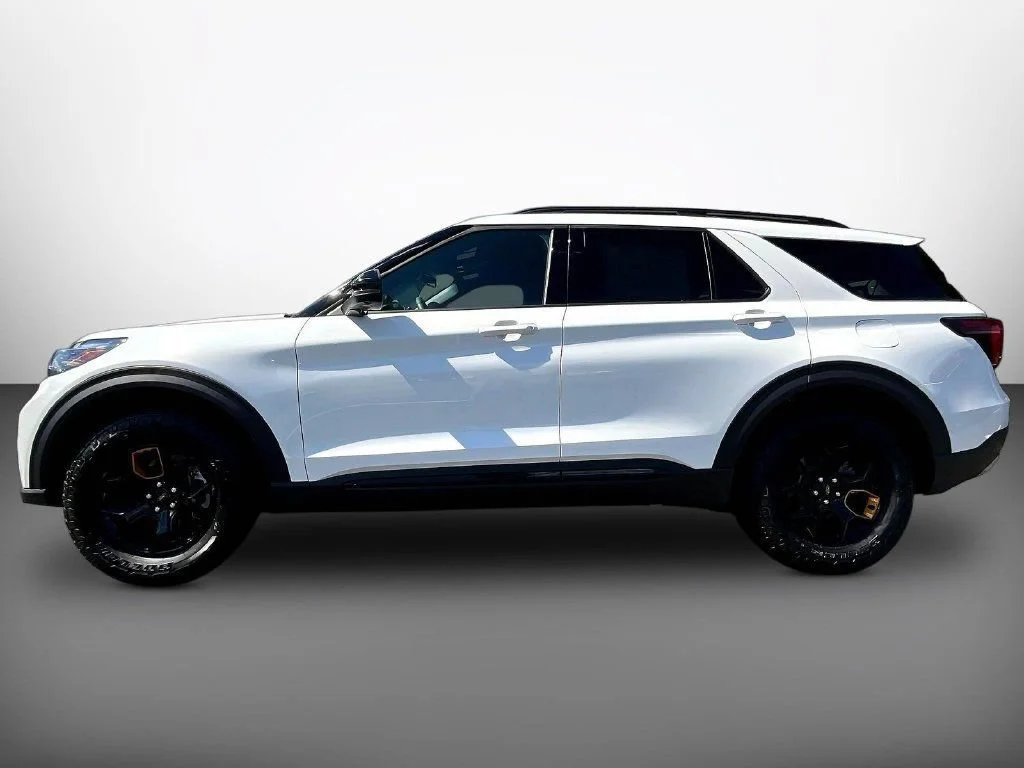 Used 2026 White Metallic Ford Tremor image 4