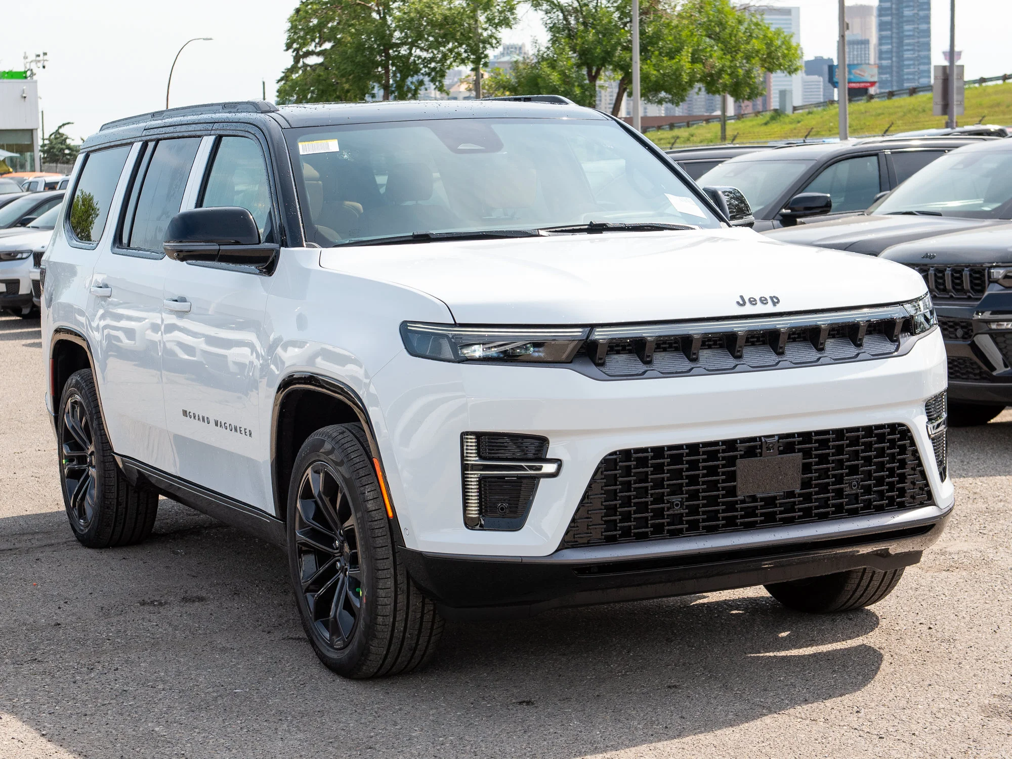 New 2026 White Jeep Summit Reserve* image 6
