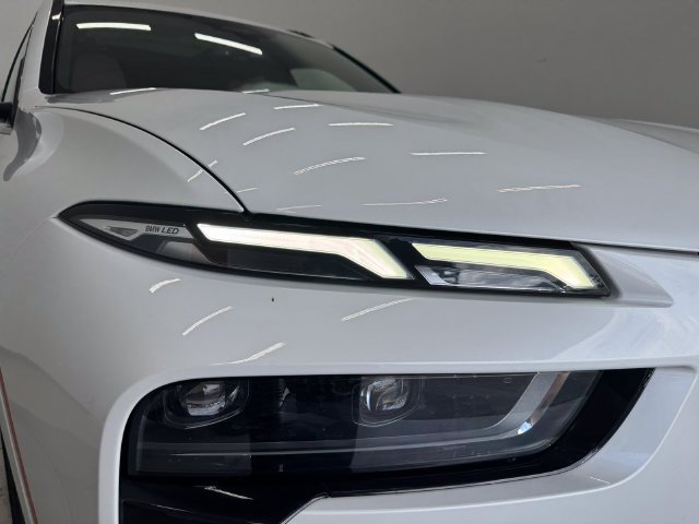 Used 2023 Mineral White Metallic BMW xDrive40i image 35