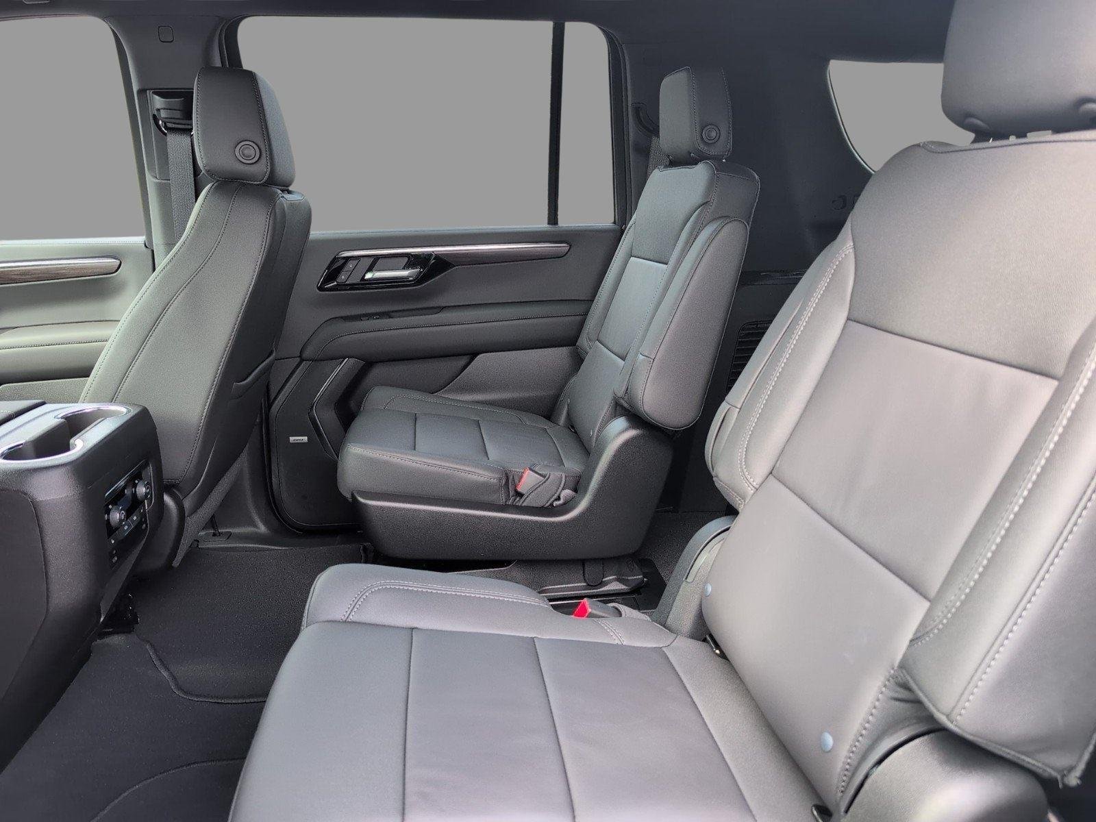 2026 Chevrolet Suburban LT - Photo 30
