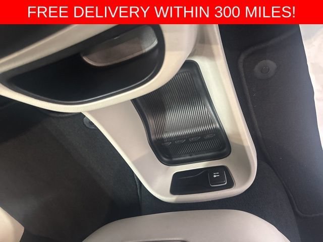 2024 Chrysler Pacifica Touring L - Photo 9
