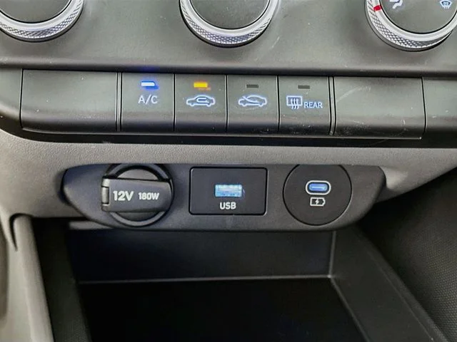 New 2026 Hyundai ELANTRA SE