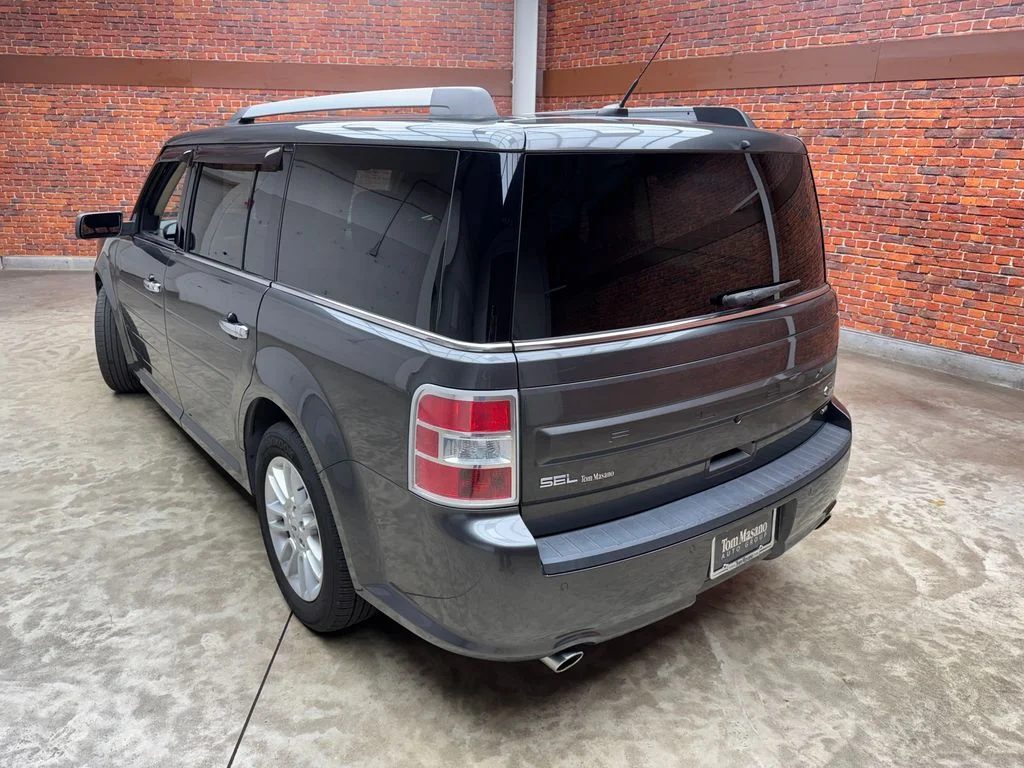 Used 2019 Magnetic Ford SEL image 2