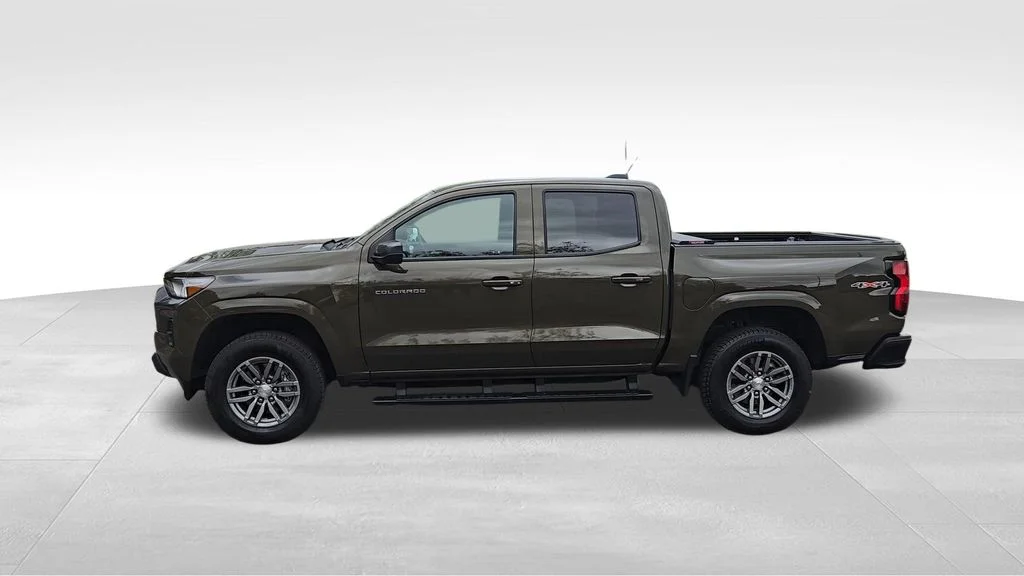 Used 2024 Brown Chevrolet LT image 5