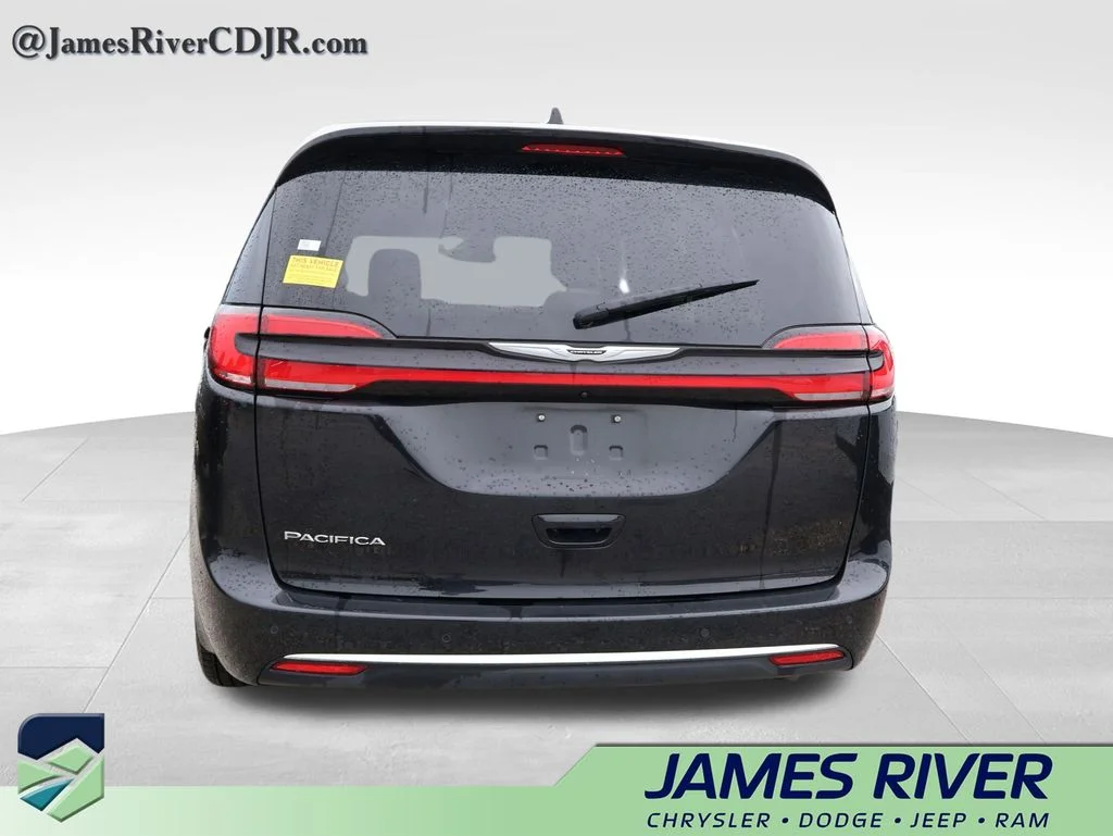 Used 2025 Black Chrysler Select image 17