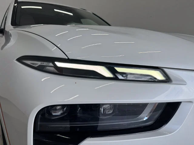 Used 2023 Mineral White Metallic BMW xDrive40i image 35