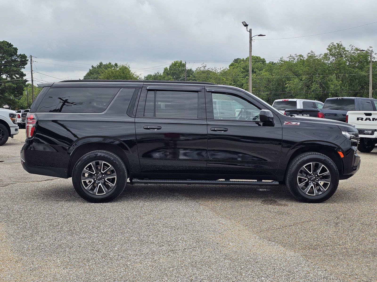 Used 2022 Black Chevrolet Z71 image 7