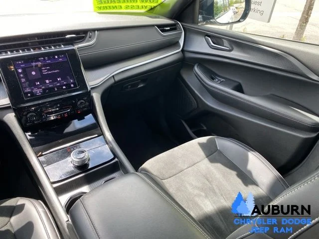 Used 2025 White Jeep Altitude image 26