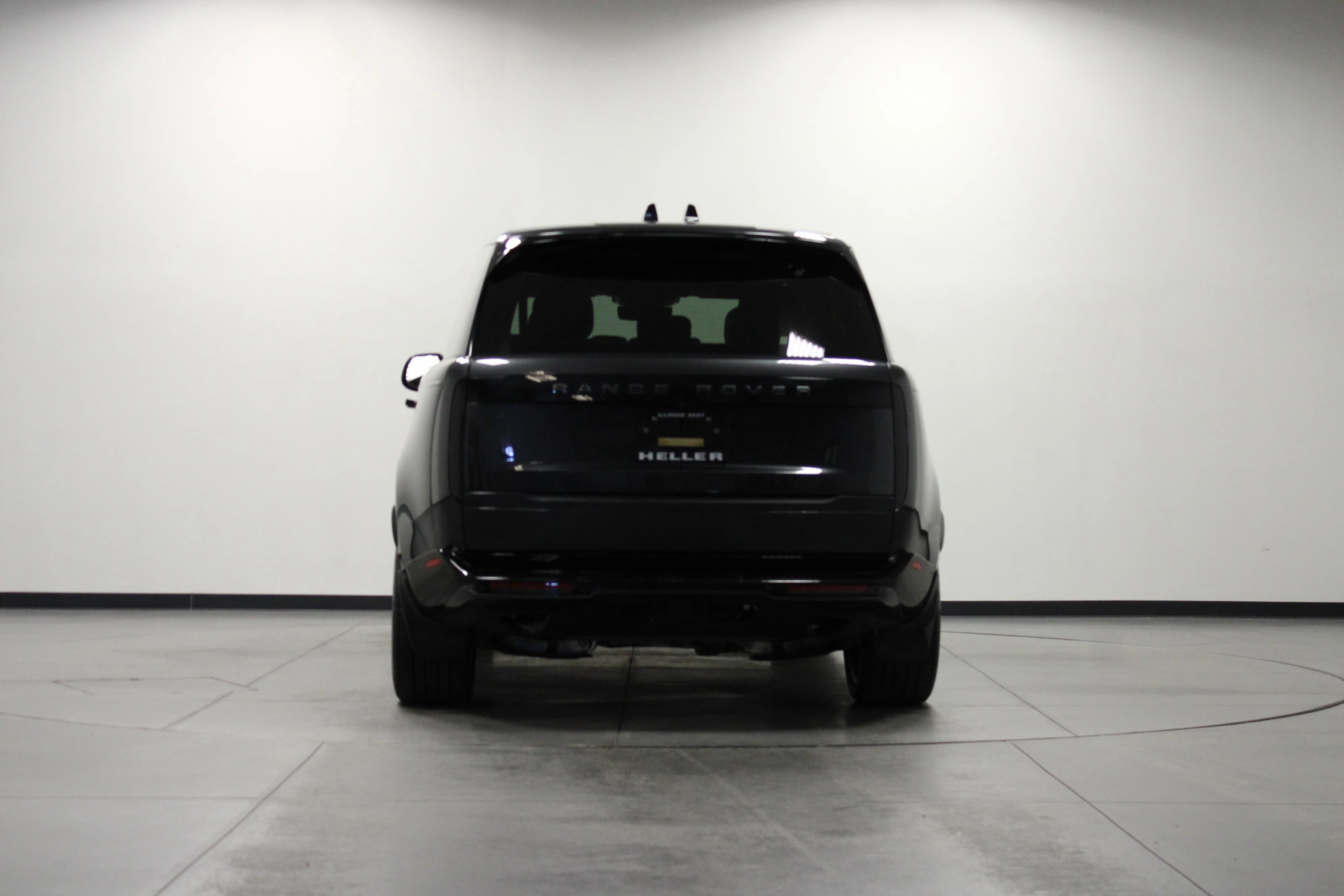 Used 2025 Carpathian Grey Premium Metallic Land Rover SE image 5