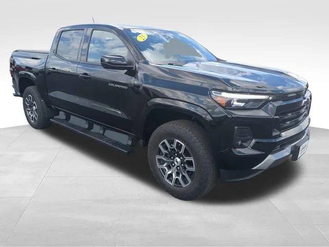 Used 2023 Black Chevrolet Z71 image 9