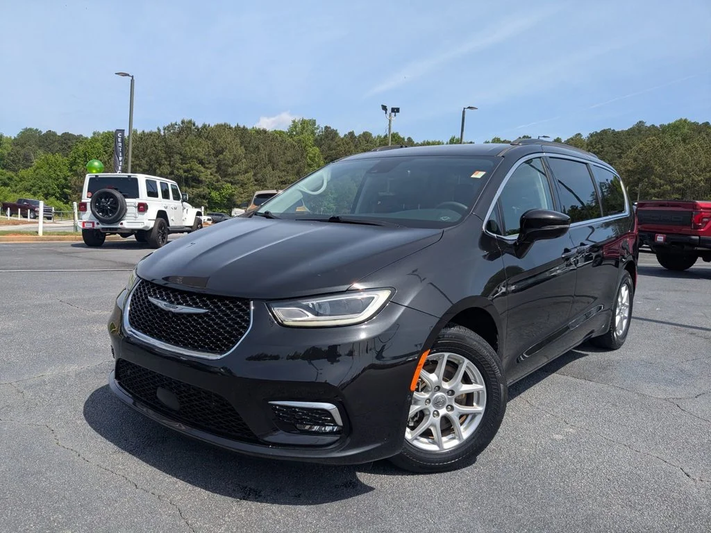 2022 Chrysler Pacifica Touring L's photo